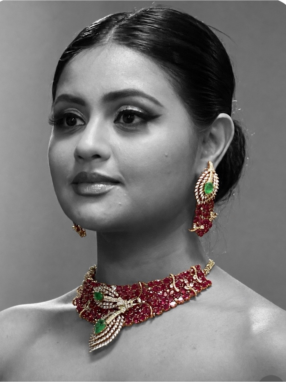 Elegant  Red and Green Choker Necklace Set - Women Jewelry